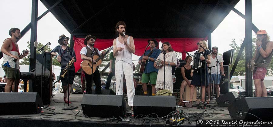 Edward Sharpe and the Magnetic Zeros performance