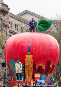 Big Apple Float Macys Parade 4471