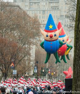 Charlie Kit and C J Holiday Elf Balloons Macys Parade 4594