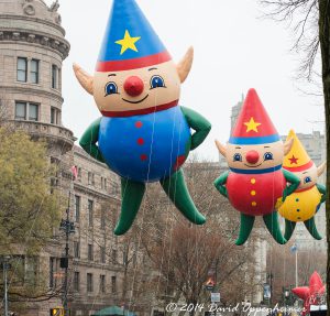 Charlie Kit and C J Holiday Elves Balloons Macys Parade 4602