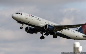 Delta Air Lines Airbus A320 at Takeoff