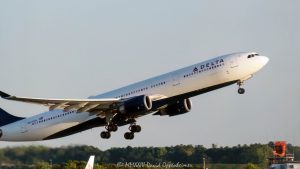 Delta Air Lines Airbus A300 N825NW Takeoff