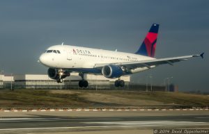 Delta Air Lines Jet Landing at LaGuardia Airport