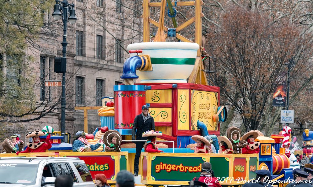 Cole Swindell on Domino Sugar Float at Macy’s Thanksgiving Day Parade