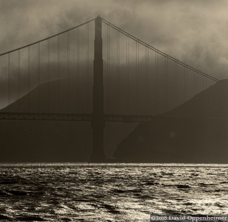 Golden_Gate_Bridge_fog_black_white_9958