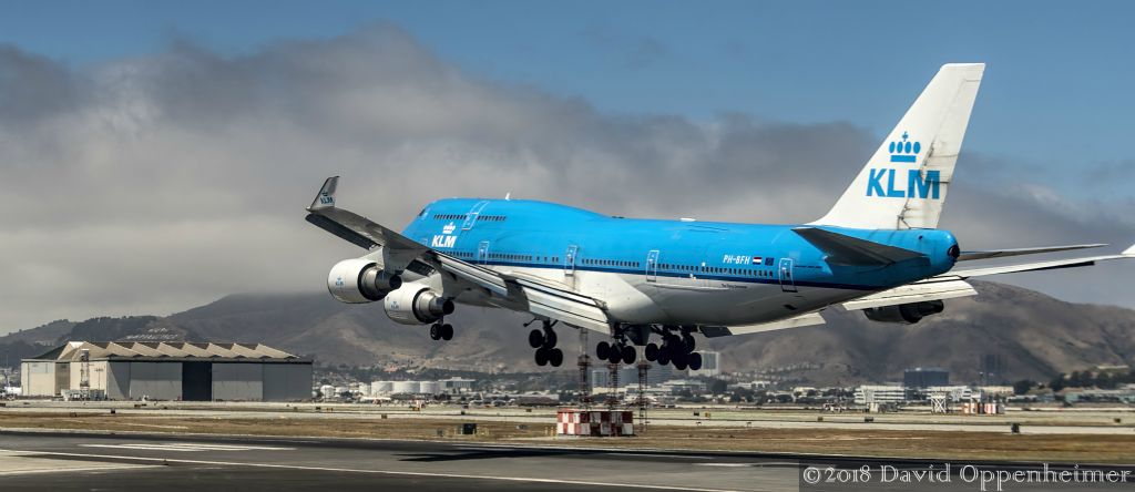 KLM_Royal_Dutch_Airlines_Boeing_747-406M_PH-BFH_jet_854