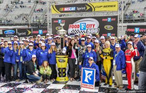 Kasey Kahne with Food City Team in Winner's Circle at Bristol Motor Speedway during NASCAR Sprint Cup Food City 500