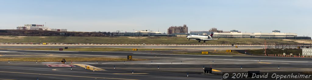 Delta Air Lines Jet Landing at LaGuardia Airport