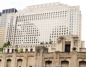 Riverside Plaza Chicago Daily News Building Riverside Plaza at 2 North Riverside Plaza in Chicago shows the Art Deco facade of the former Chicago Daily News Building, with limestone detailing, riverfront plaza architecture, and the Ogilvie Union water taxi area along the Chicago River. Designed by Holabird & Root for the Chicago Daily News, the historic office building remains one of Chicago’s best-known newspaper-era skyscrapers – © 2026 David Oppenheimer – Performance Impressions photography archives https://performanceimpressions.com Riverside Plaza, Riverside Plaza Chicago, 2 North Riverside Plaza, 2 N Riverside Plaza, 2 N Riverside Plz, Chicago Daily News Building, Chicago Daily News, Daily News Building, former Chicago Daily News Building, 400 W Madison Street, 400 West Madison Street, West Loop, West Loop Chicago, downtown Chicago, Chicago Illinois, Chicago IL, Chicago River, river, riverfront, waterfront, Chicago riverfront, Chicago waterfront, Ogilvie Union, Ogilvie Union ferry, Ogilvie Union water taxi, Chicago Water Taxi, water taxi, ferry terminal, boat dock, Madison Street Bridge, Canal Street, Washington Street, 60606, facade, building exterior, exterior, Art Deco, Art Deco facade, limestone facade, limestone, stone facade, sculpted facade, architectural detail, historic facade, office building, commercial building, newspaper building, newspaper headquarters, skyscraper, high rise, tower, plaza, public plaza, riverfront plaza, clock tower, clock towers, pylons, river pylons, architecture, architectural photography, Chicago architecture, Art Deco architecture, historic architecture, riverfront architecture, commercial architecture, Holabird & Root, Holabird and Root, Holabird & Roche, Holabird and Roche, Chicago Daily News developer, Walter A Strong, John W Norton, John Warner Norton, Printing the News, newspaper history, Chicago history, historic Chicago, Chicago journalism, Illinois architecture, United States, licensing, image licensing, commercial imagery, photography licensing, art, print, fine art, commercial photography, David Oppenheimer, horizontal, 1-15156784411