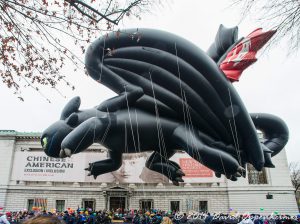Toothless How to Train Your Dragon Balloon Macys Parade 358 scaled