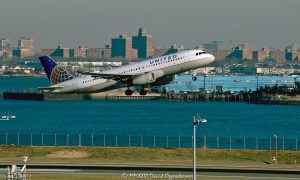 United Airlines A320 N466UA Jet Takeoff at LaGuardia Airport