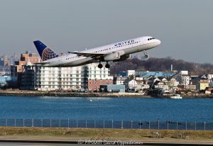 United Airlines A320 N466UA Jet Takeoff at LaGuardia Airport