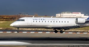 United Airlines Express Jet Landing at LaGuardia Airport