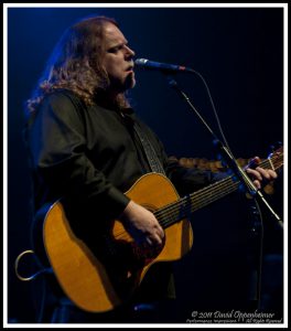 Warren Haynes Performing Solo Acoustic