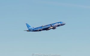 jetBlue Embraer 190 N304JB Jet Takeoff at LaGuardia Airport